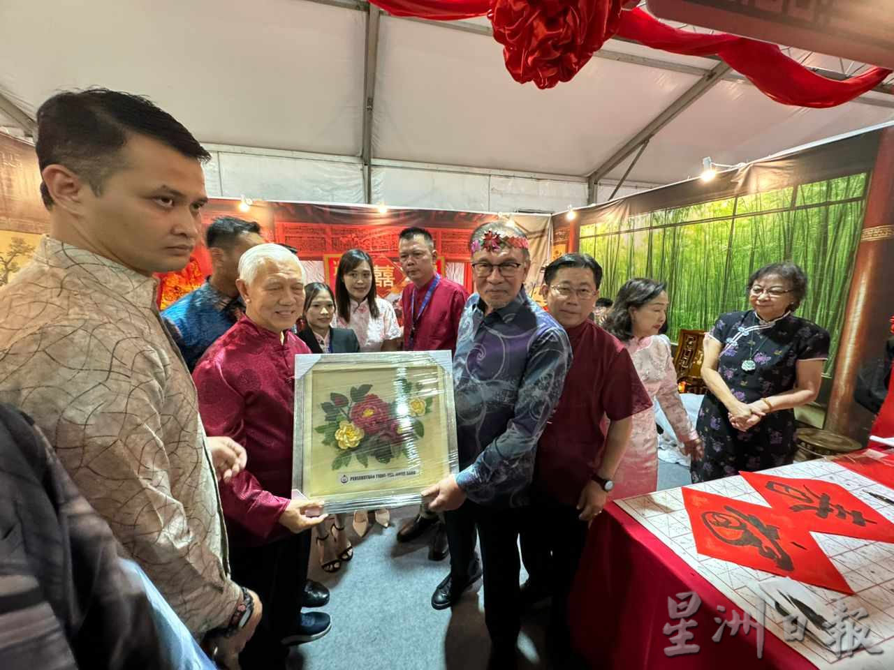 **已签发**柔:新旧对照:对比24年内两华人文化展