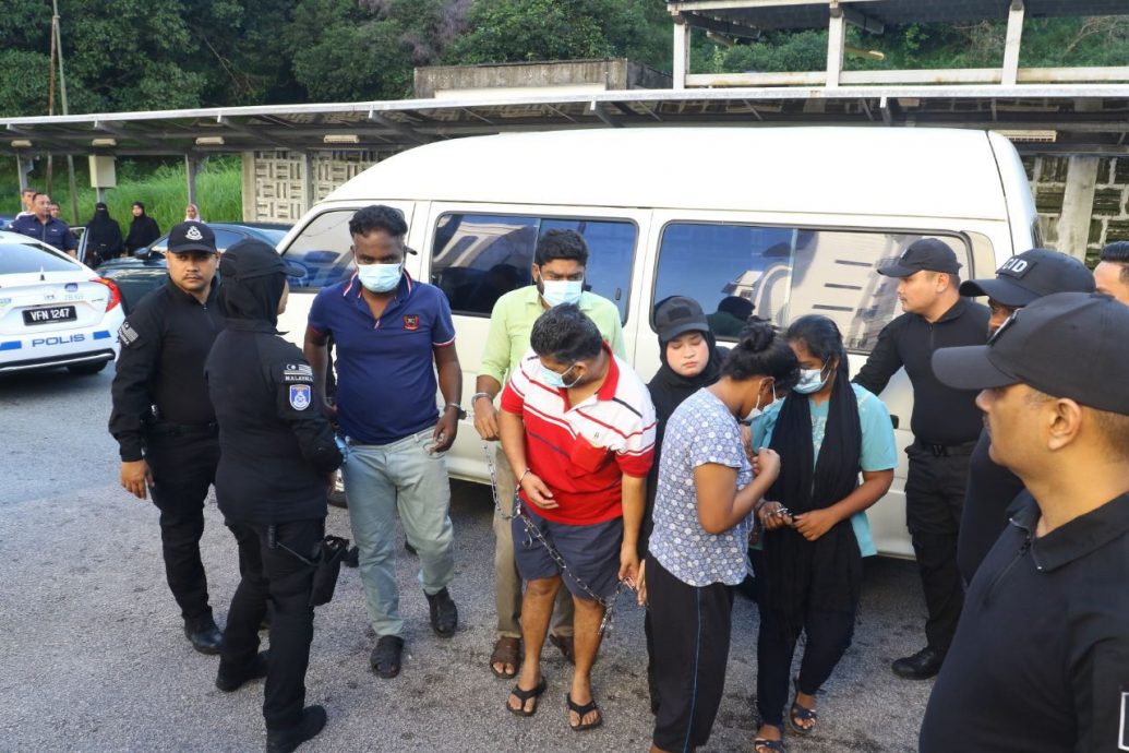 *已签发*柔:新闻:卖淫集团首脑与4名外籍嫌犯被控