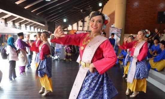 *已签发*柔:柔州议会上半场文之五:拉文古玛:柔佛州文化遗产基金会新颖教学,推广杂宾舞蹈