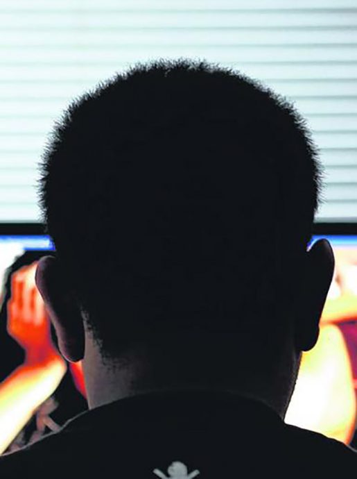 **已签发**柔:狮城二三事:猥亵男生拍视频,马聋哑男狮城犯罪行