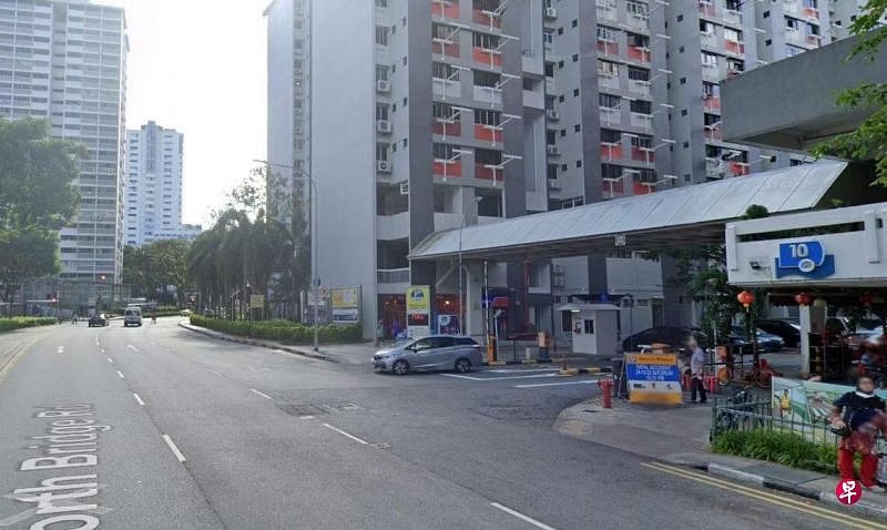 *已签发*柔:狮城二三事:送货司机无照开车10年 撞死老汉判监罚款禁考驾照