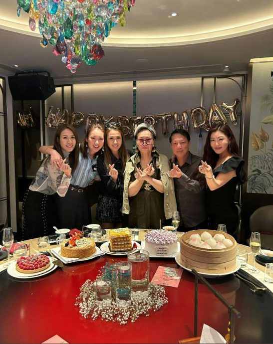 庄思敏庆44岁生日 杨明眼睛肿胀似被打