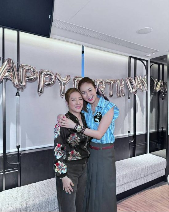 庄思敏庆44岁生日 杨明眼睛肿胀似被打