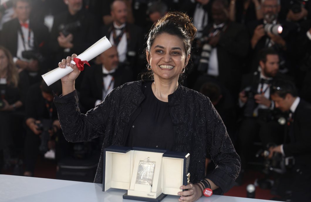 康城影后历史性诞四黄蛋 赛琳娜偶像转型演技获认可