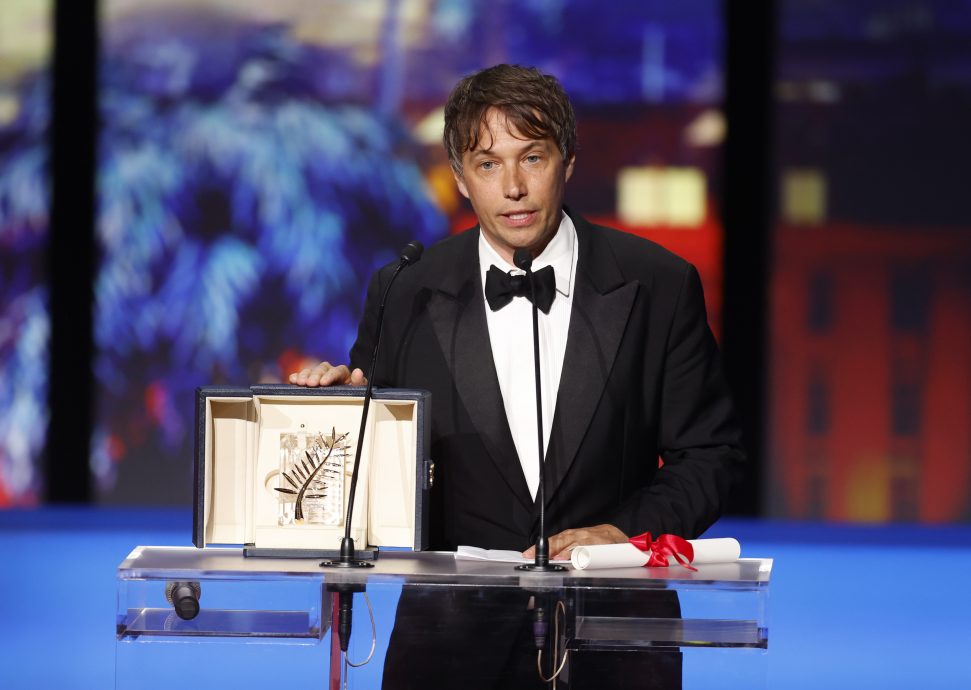 康城影后历史性诞四黄蛋 赛琳娜偶像转型演技获认可