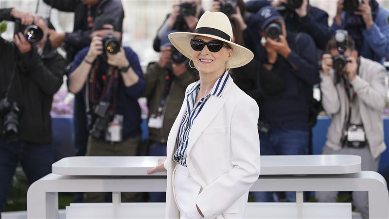 康城影展|自曝40岁曾以为事业结束 梅姨领终身成就奖嗨到跳舞