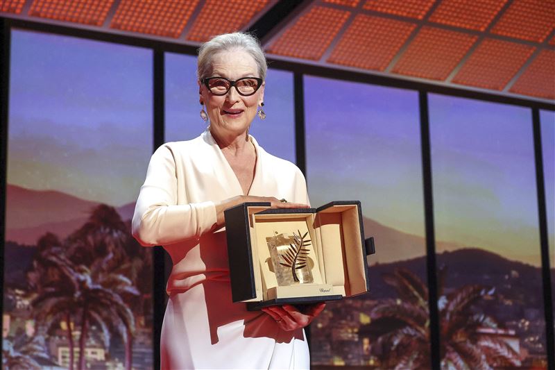 康城影展|自曝40岁曾以为事业结束 梅姨领终身成就奖嗨到跳舞