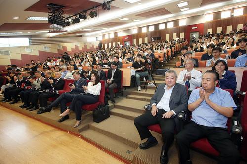 张维为:中国形象在非西方国家渐改善