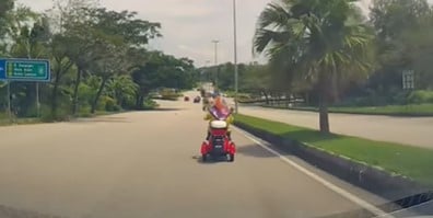 微型交通工具骑上公路 警要找妇女骑士助查