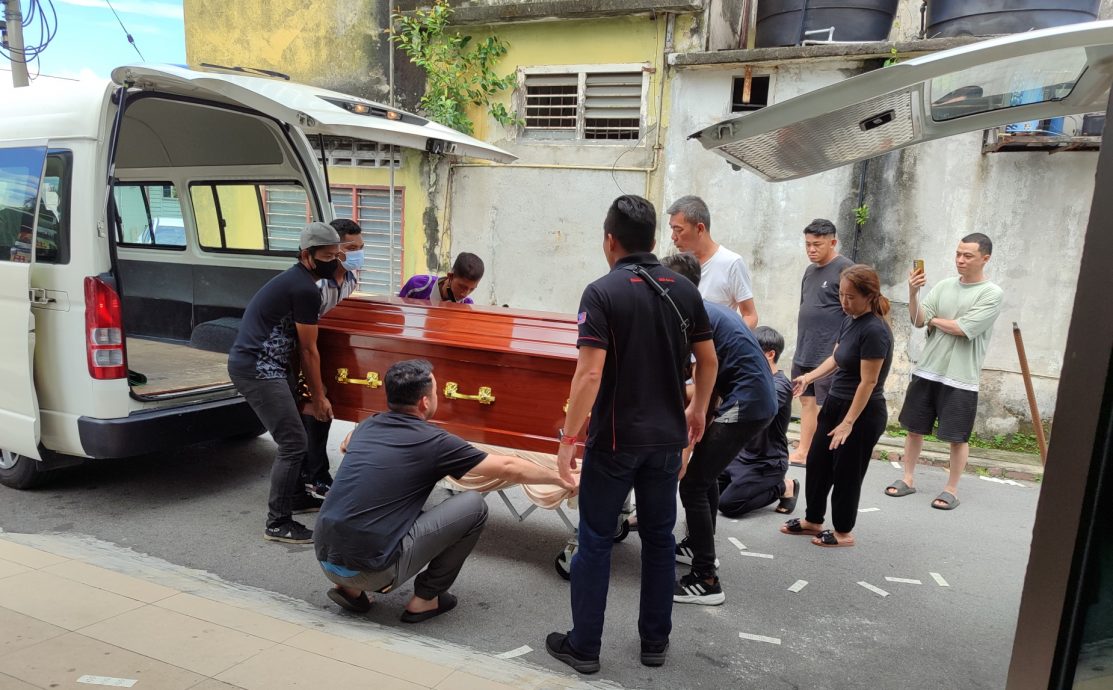 情侣车祸同时身亡 澋䦅雪莹同堂治丧