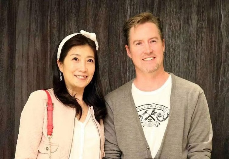 拒绝与夏克立碰面 黄嘉千入庭前先探“敌情”