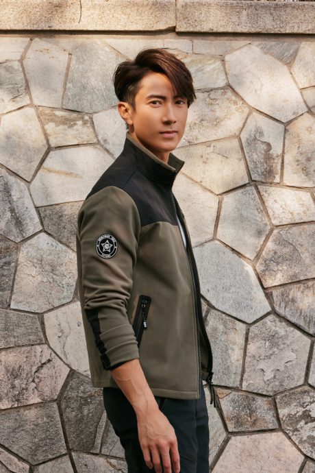 挥别奶油形象大展男人味 吴尊半裸打球放送“黑炭肌”