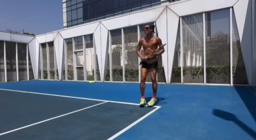 挥别奶油形象大展男人味 吴尊半裸打球放送“黑炭肌”