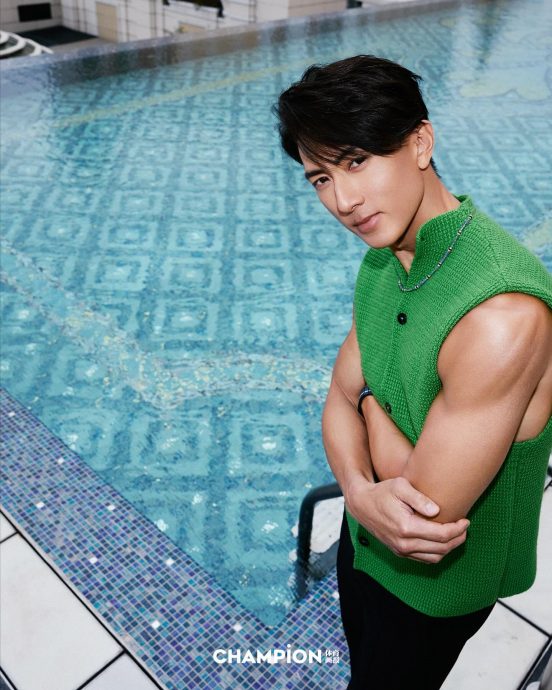 挥别奶油形象大展男人味 吴尊半裸打球放送“黑炭肌”