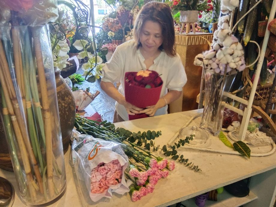 推出新设计让妈妈有新鲜感 母亲节蛋糕花束订单多