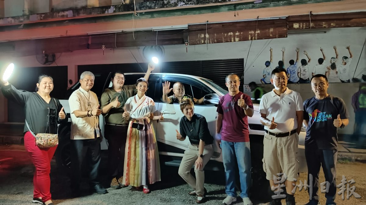 推动车尾箱文化 33车聚万里望办市集 