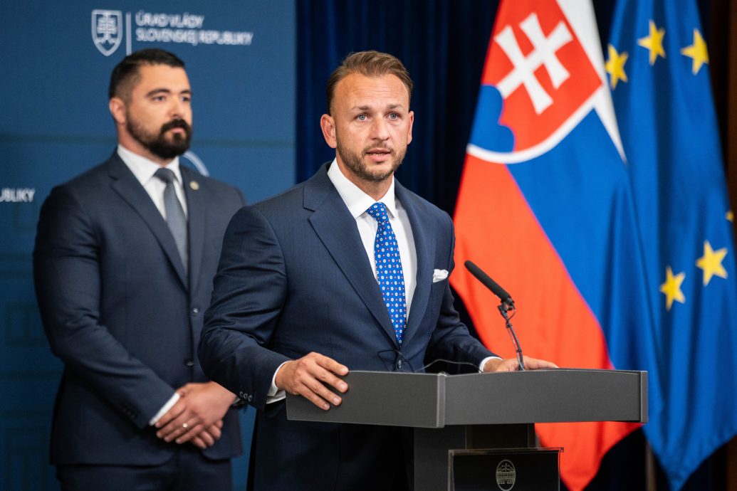 斯洛伐克内务部长:总理遇刺案嫌疑人或非单独作案