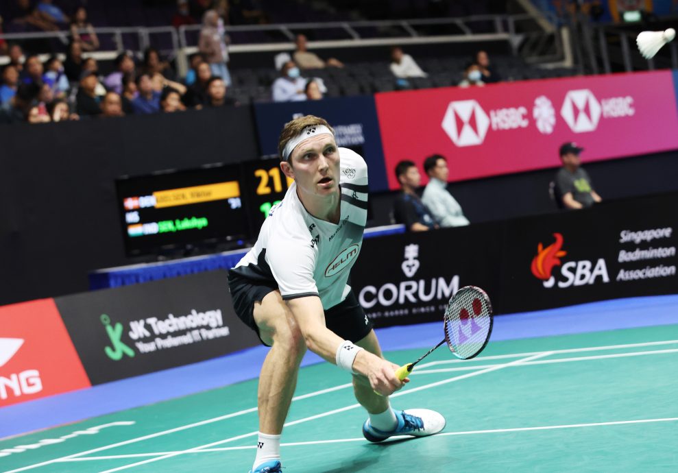 新加坡羽球超级750赛|2比1击退林俊易 安赛龙晋8强迎战梁峻豪