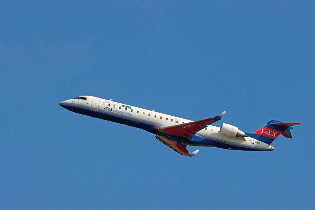 日本福冈机场短暂关闭 客机起落架故障!一度无法降下车轮著陆