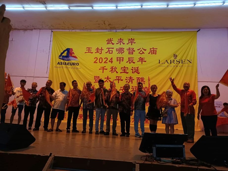 早报可做头//大都会/林进权,武来岸玉封石哪督庙善果园共拨出近700万令吉的慈善基金