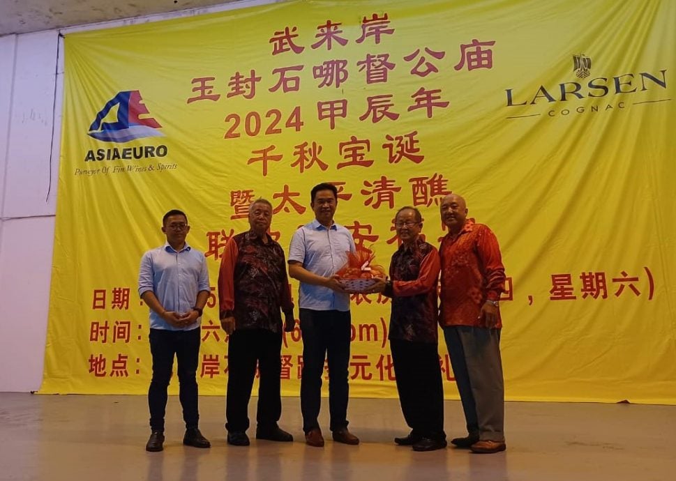 早报可做头//大都会/林进权,武来岸玉封石哪督庙善果园共拨出近700万令吉的慈善基金