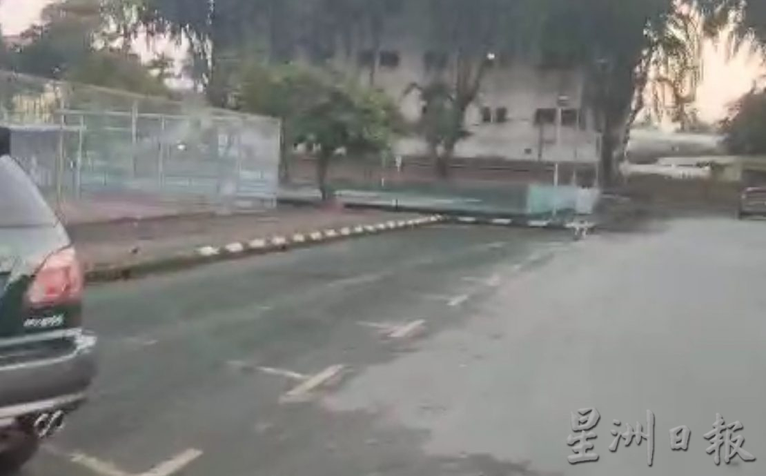 早报头-大都会/上午投诉下午解决,苏丹苏莱曼体育馆外积水终于消退!/7图