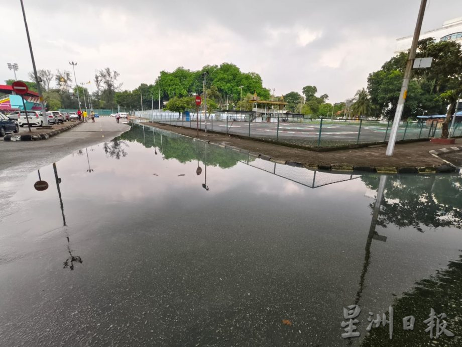 早报头-大都会/上午投诉下午解决,苏丹苏莱曼体育馆外积水终于消退!/7图