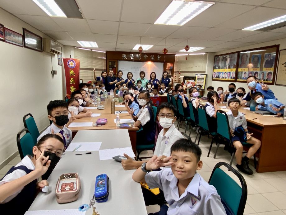 早报版头(大都会)客联妇母亲节颂文赛巴生赛场开幕 吴凤娟:要重视父母的恩情/2图