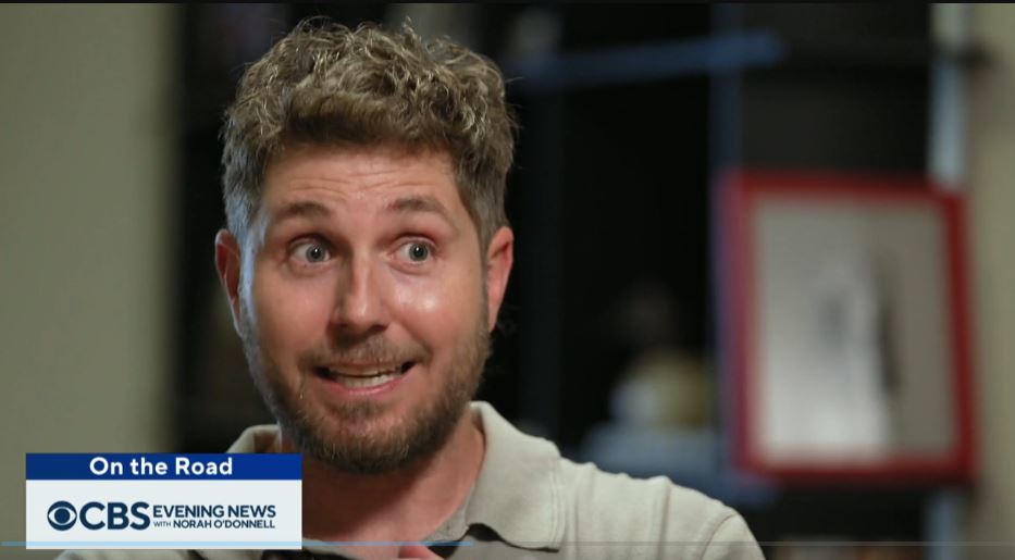 亿万富翁火警逃生衣衫不整 9岁童以为流浪汉施舍1美元  