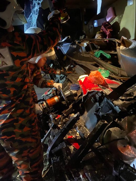 更新／南北大道长巴士撞罗里10人伤 长巴司机有15张交通违规罚单