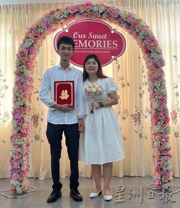 曼绒7对情人 选择520注册结婚