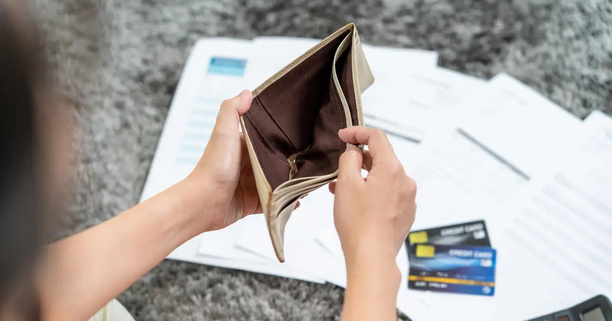 月入RM4000却挥霍无度 女子“月光族”变“月欠族”!