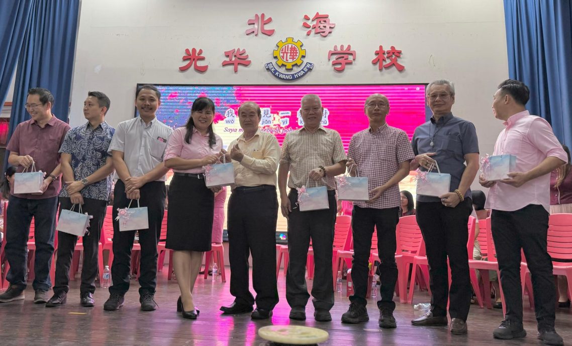 李巧鸾:可塑造学生健全人格 教师无法被AI取代