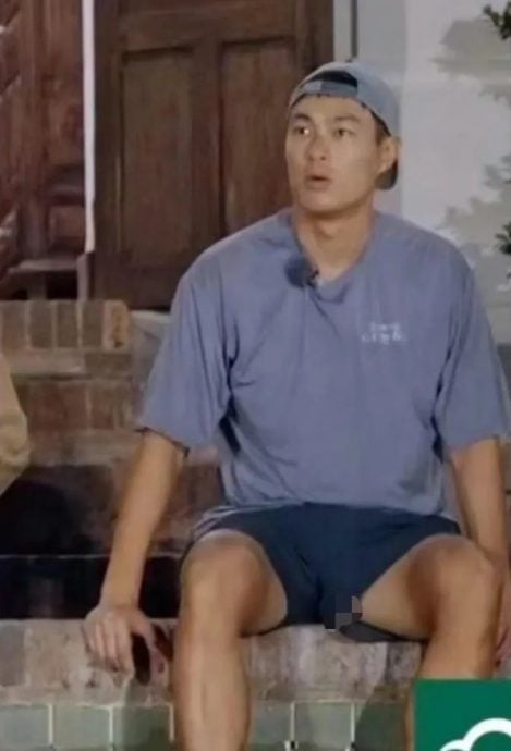 杨祐宁上节目疑走光 被狂问“为什么不穿内裤”