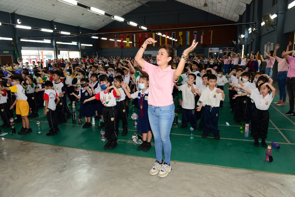 柔:教育版头:居銮平民华小温馨教师节 家协全员出动热闹