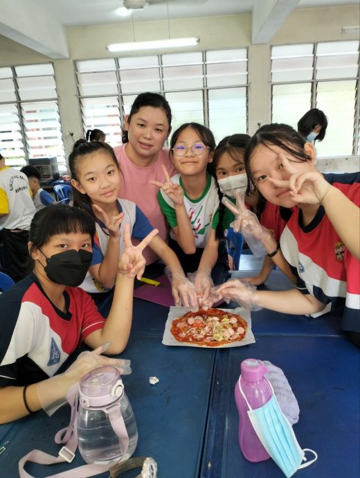 柔:教育版头:居銮平民华小温馨教师节 家协全员出动热闹