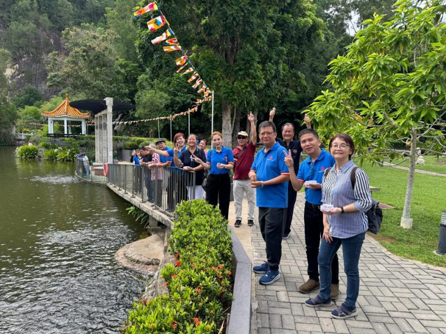 森州与雪州梁氏宗亲会联访关丹梁氏宗亲会,在林明山顶小息馆交流。