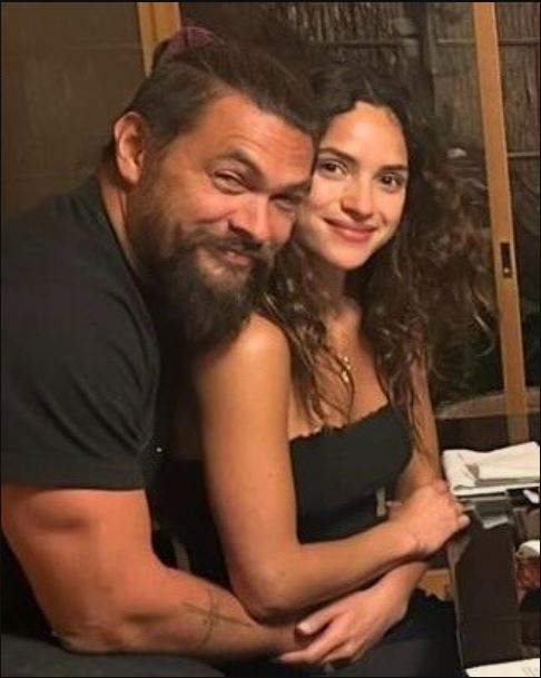 水行侠离婚2年曝新恋情 环抱小12岁女友高调认爱