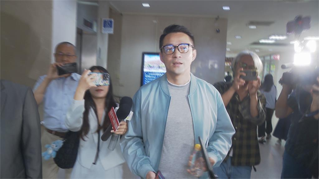 汪小菲穿金秀贤同款外套 网亏:咸菜T比较适合