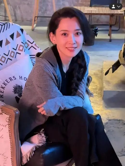 汪峰带儿女与新欢聚餐 葛荟婕呛对孩子不负责任