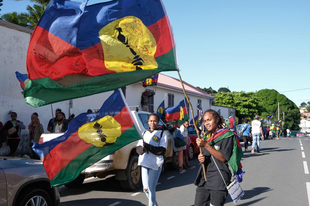 法属新喀里多尼亚爆反宪改暴动 首都宵禁、机场关闭