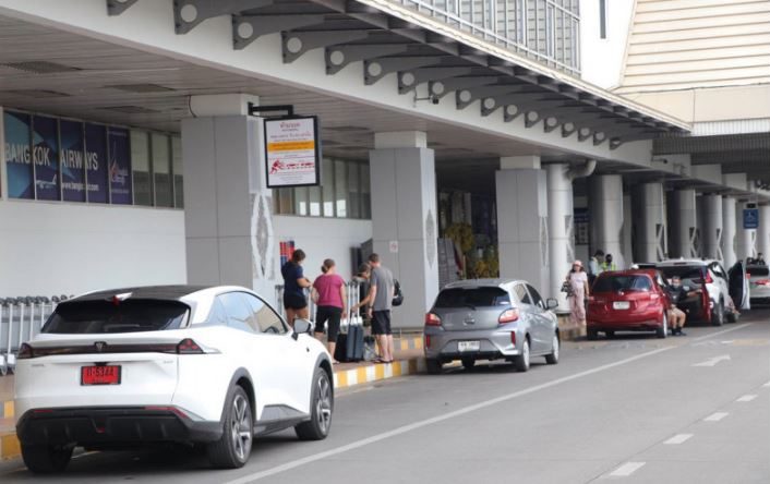 清迈机场管理层: Grab是获准载客的 其它电招车不能进机场载客