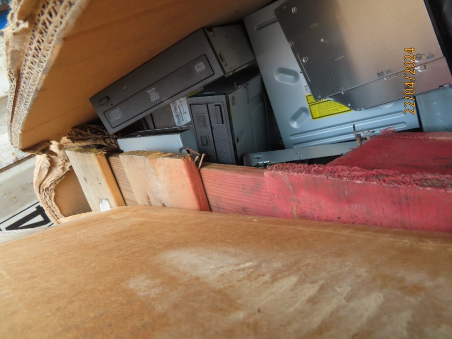 版头-大都会/嘉玛莉亚文告(电子废料)/3图