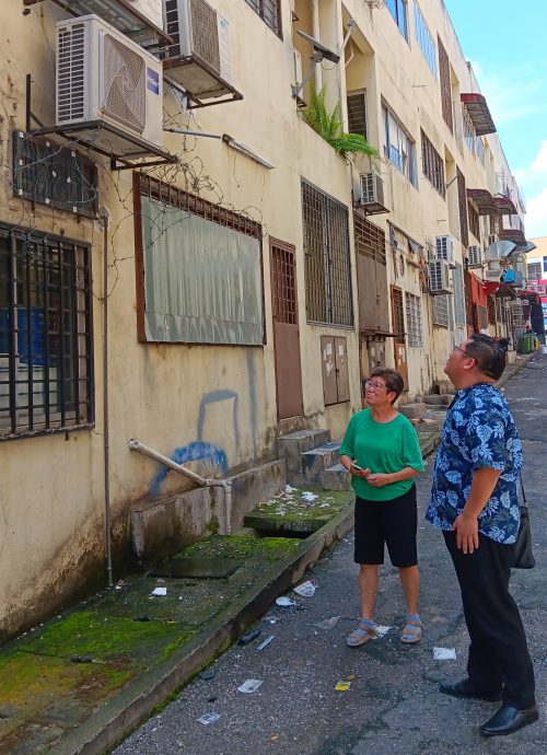 版头-大都会/半个月逾20宗冷气压缩机铜喉铜线被偷,商家装铁架阻失窃/4图