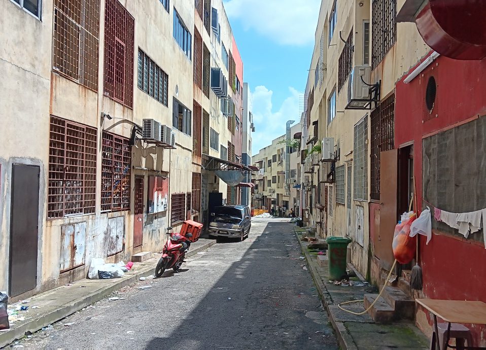 版头-大都会/半个月逾20宗冷气压缩机铜喉铜线被偷,商家装铁架阻失窃/4图