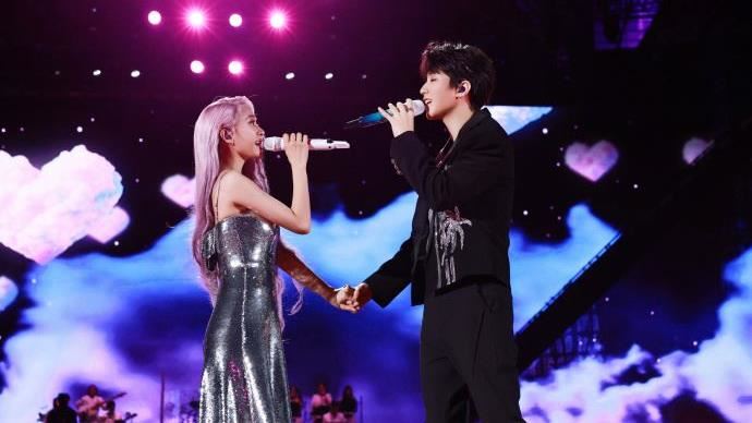 王俊凯被蔡依林问理想型 羞吐“应该是个女生”