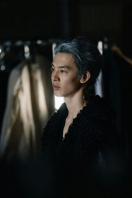 王菲亲笔提字送花篮 37岁男星身份引人好奇