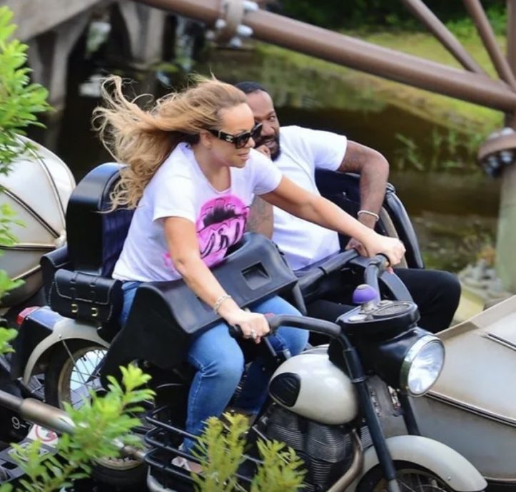 玛丽亚凯莉玩云霄飞车 助理随时待命帮梳头