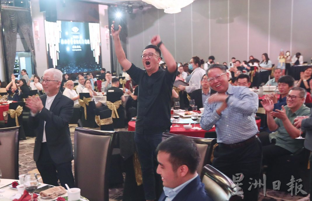 编协黄纪达新闻奖/陆兆福展示歌喉 《海阔天空》掀高潮