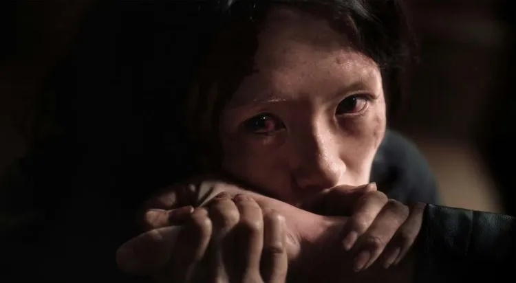 网亏杨幂赵丽颖蹭康城红毯 章子怡《酱园弄》凄厉眼神震慑人心